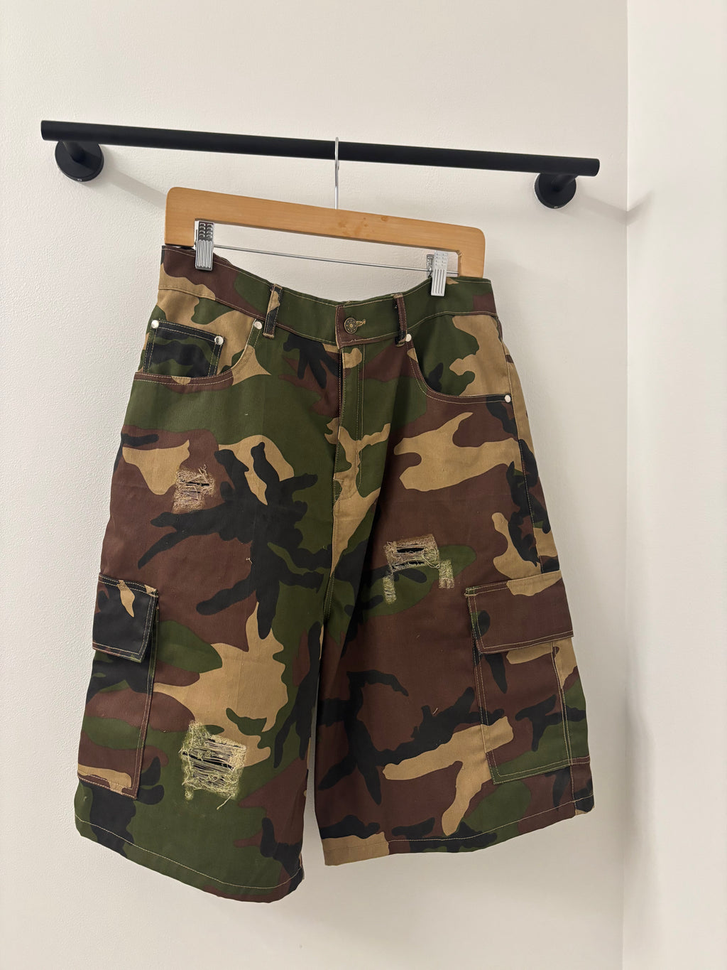 Perspective pieces "P" Camo Jorts