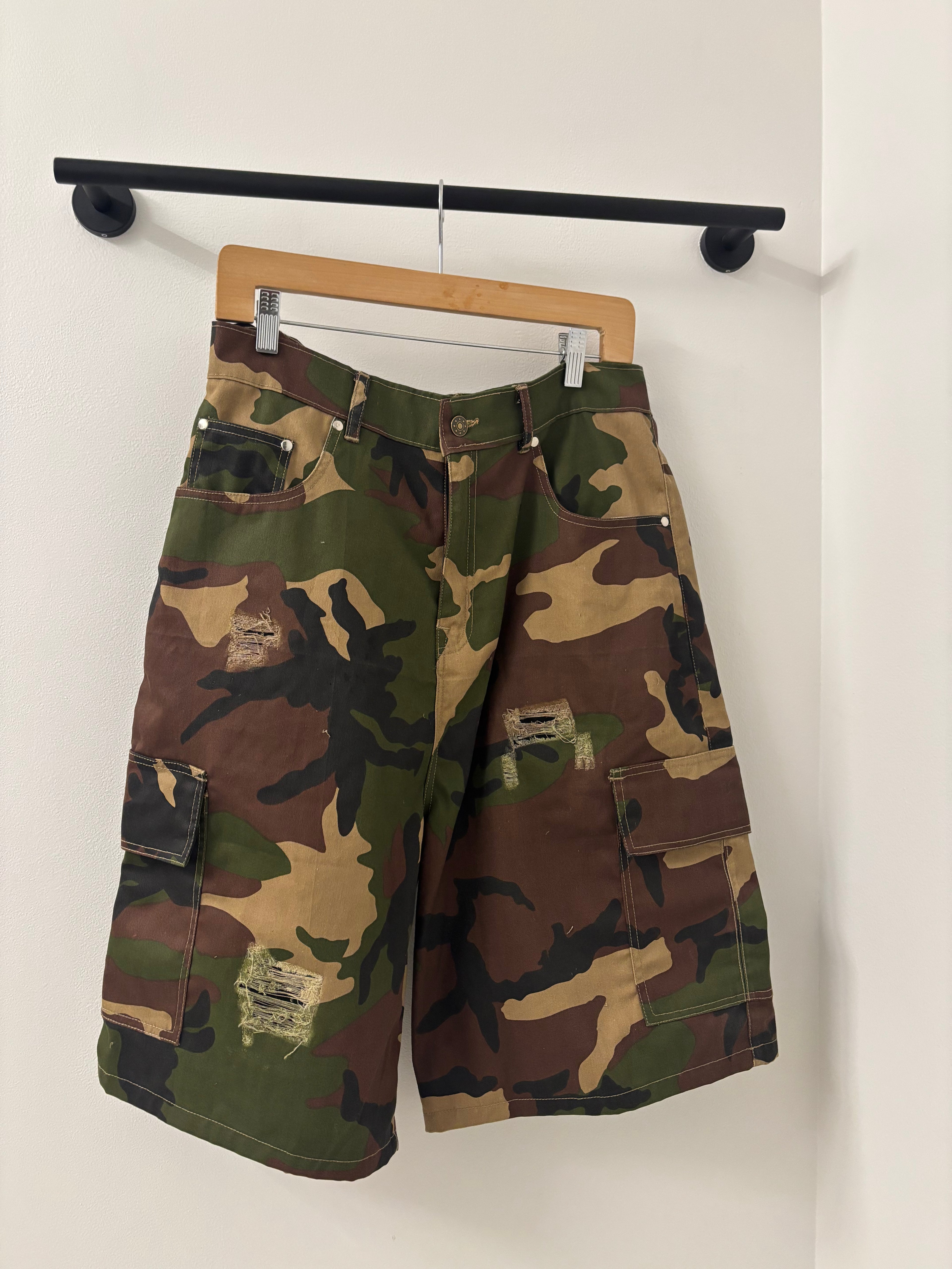 Perspective pieces "P" Camo Jorts