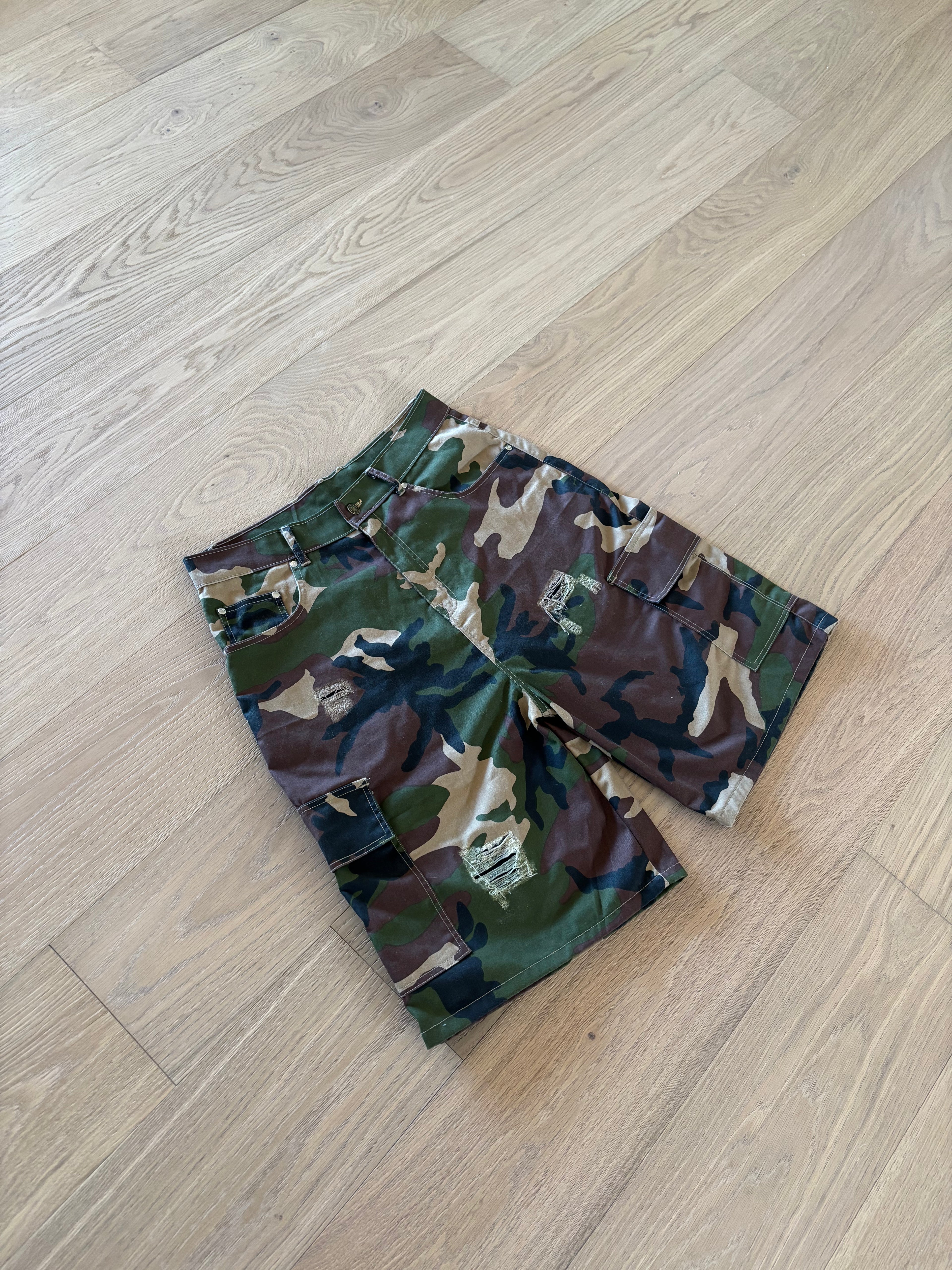 Perspective pieces "P" Camo Jorts